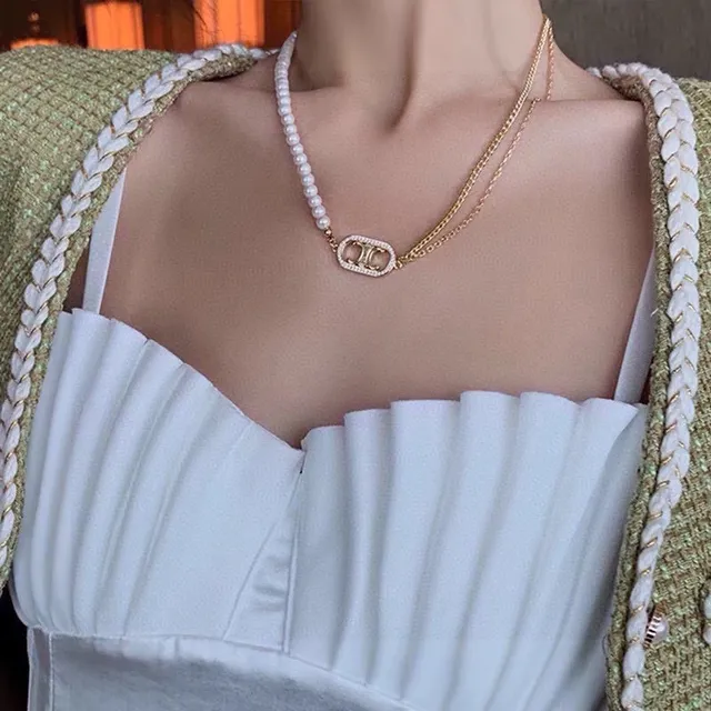 Celine Triomphe Collier perle et logo doré 7