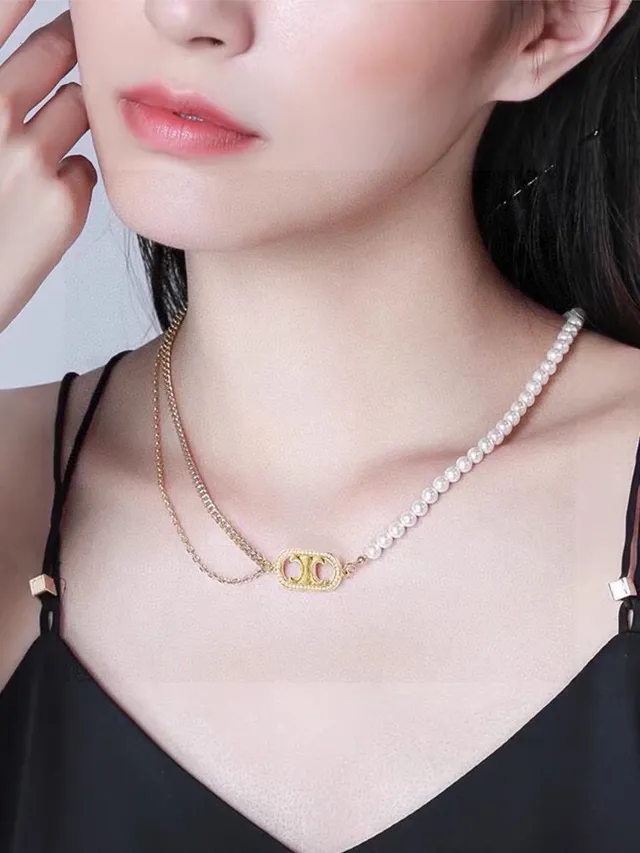Celine Triomphe Collier perle et logo doré 8
