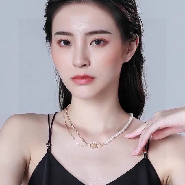 Celine Triomphe Collier perle et logo doré 9