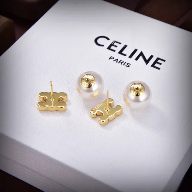 Celine Triomphe أقراط أذن ذهبية اللون مع لؤلؤ في الخلف وشعار 2