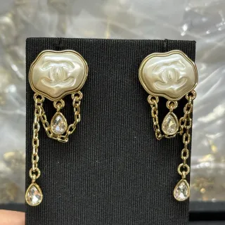 Chanel بيج ذهبي سي سي لوجو بليك سلسلة قطرة حلقيون