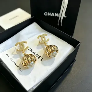 Chanel مجوهرات خيالية ذهبي CC Logo قطرة اللؤلؤ أقراط