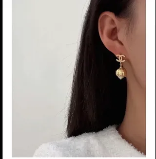 Chanel Bijoux Fantaisie Gold-Tone CC Logo Pearl Drop Earrings 2