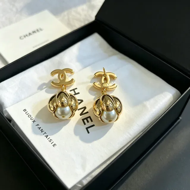 Chanel Bijoux Fantaisie Gold-Tone CC Logo Pearl Drop Earrings 3