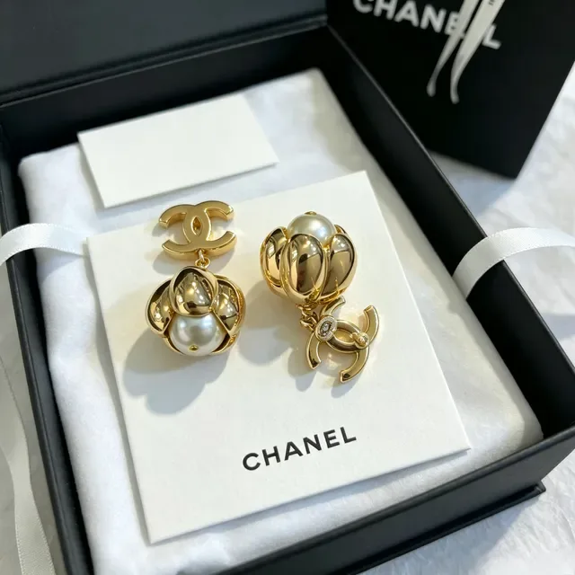 Chanel Bijoux Fantaisie Gold-Tone CC Logo Pearl Drop Earrings 4