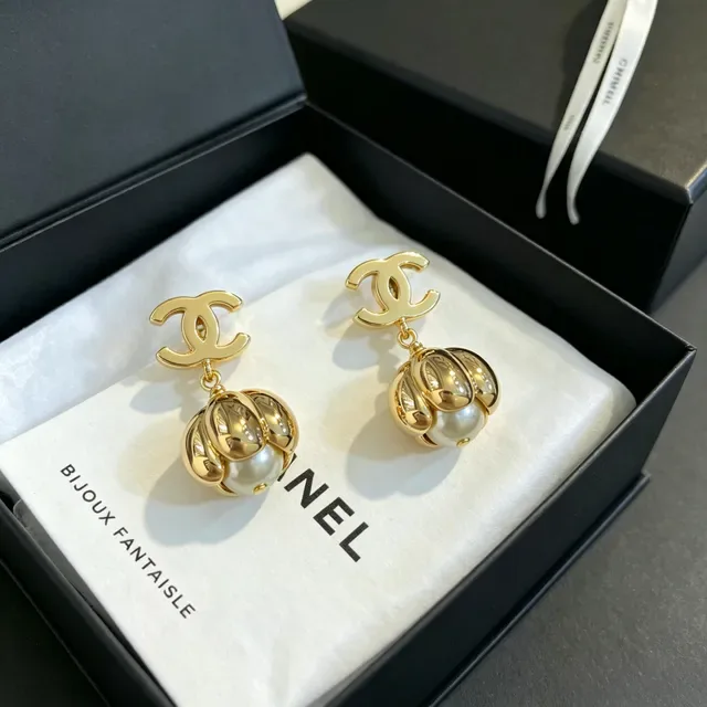 Chanel Bijoux Fantaisie Gold-Tone CC Logo Pearl Drop Earrings 5