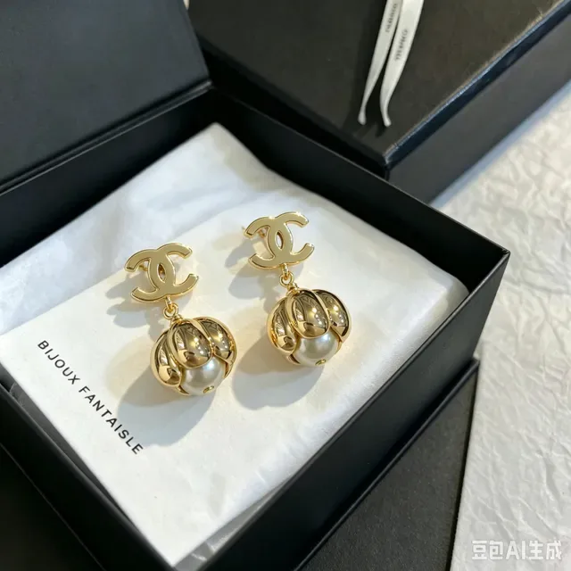 Chanel Bijoux Fantaisie Gold-Tone CC Logo Pearl Drop Earrings 6