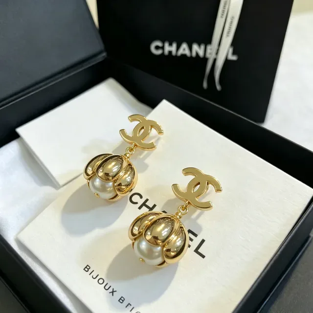 Chanel Bijoux Fantaisie Gold-Tone CC Logo Pearl Drop Earrings 7