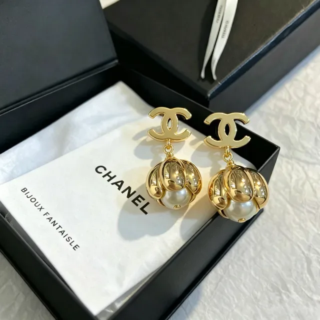 Chanel Bijoux Fantaisie Gold-Tone CC Logo Pearl Drop Earrings 9