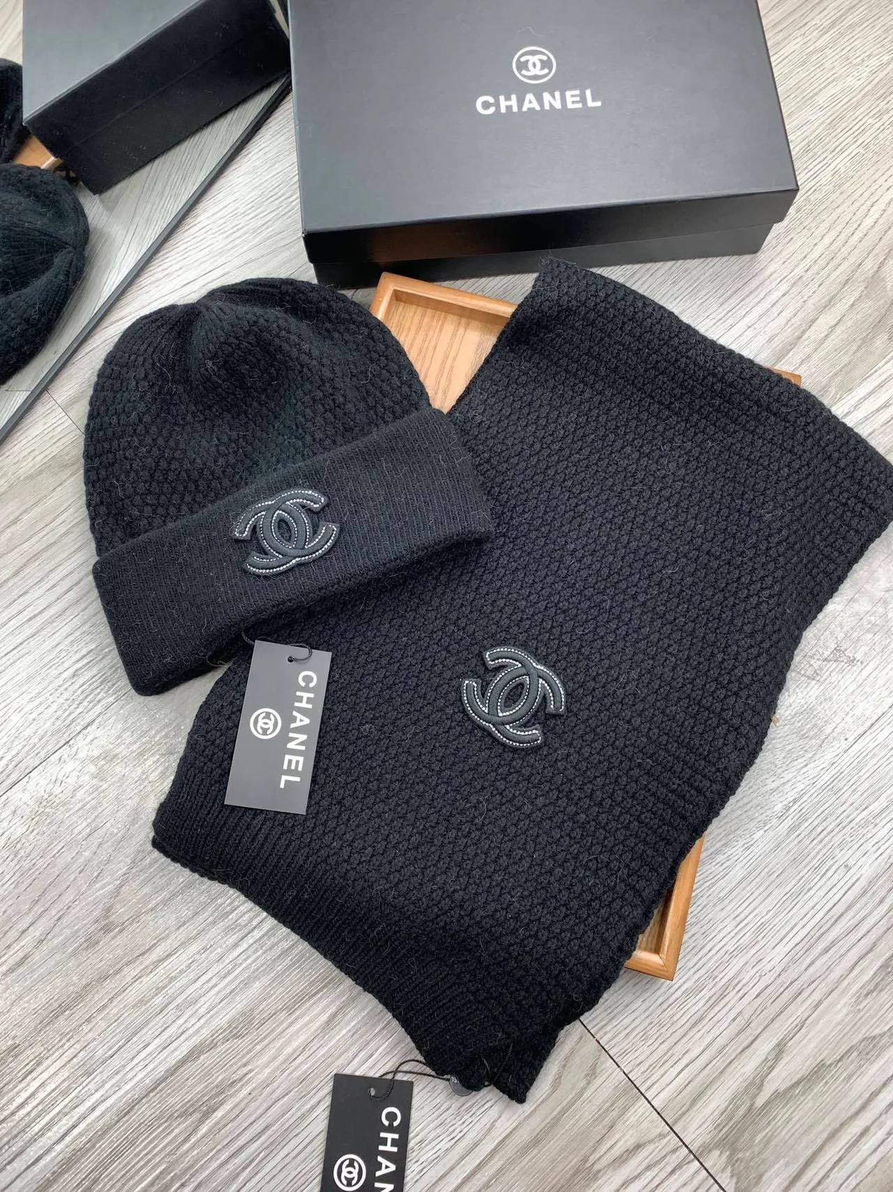 Chanel Noir Beige Tricoté Manchette Pliée Bonnet 2