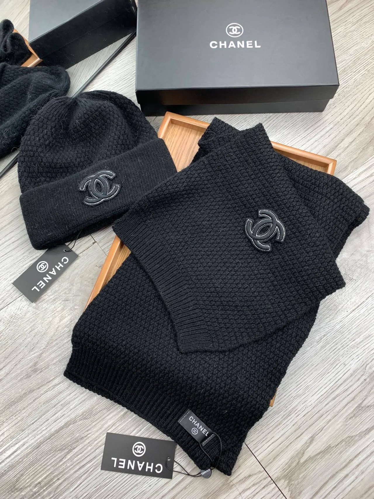 Chanel Noir Beige Tricoté Manchette Pliée Bonnet 4