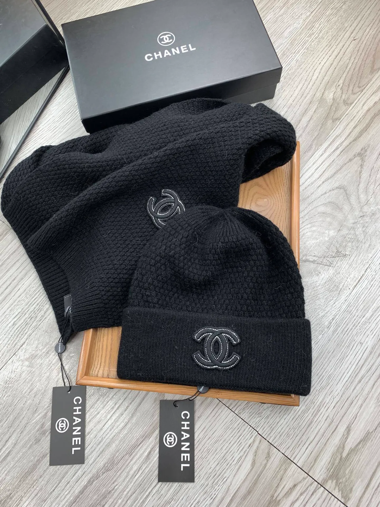 Chanel Noir Beige Tricoté Manchette Pliée Bonnet 8
