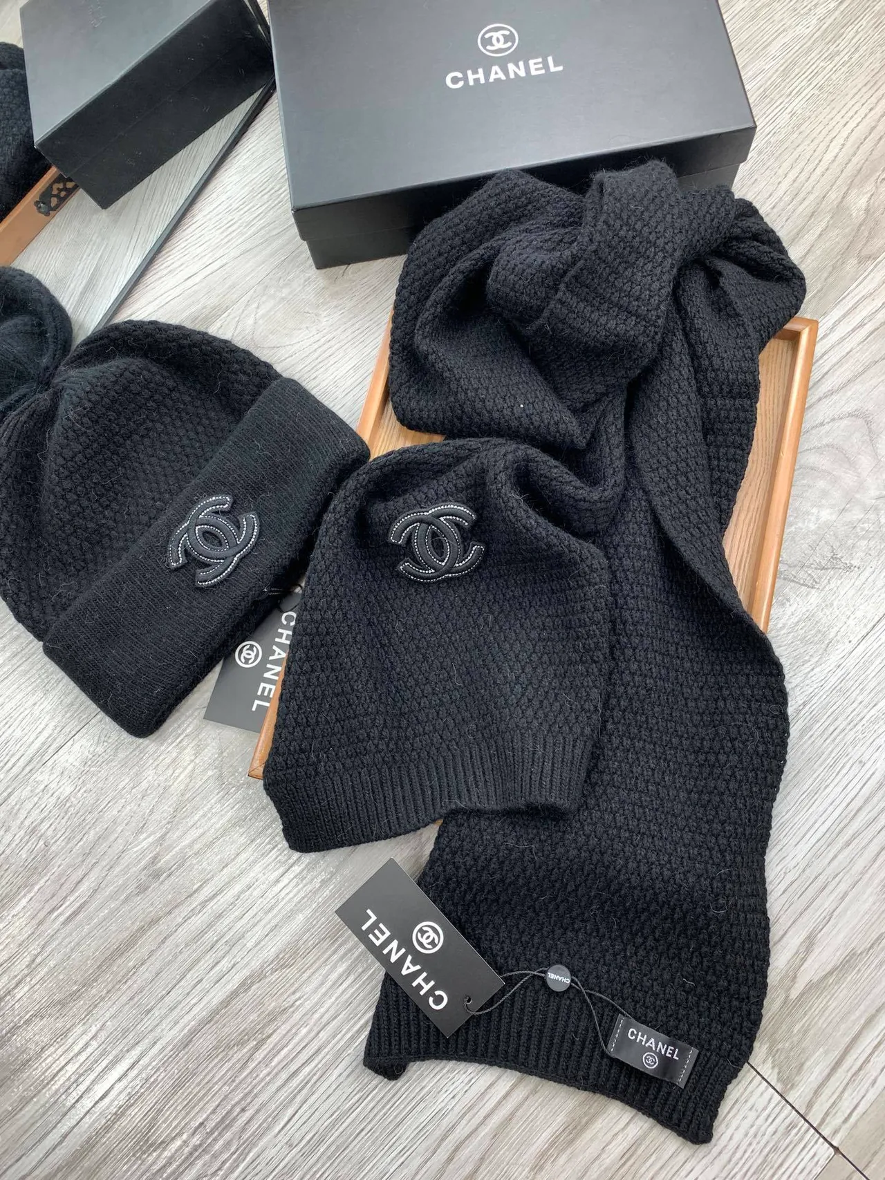 Chanel Noir Beige Tricoté Manchette Pliée Bonnet 9