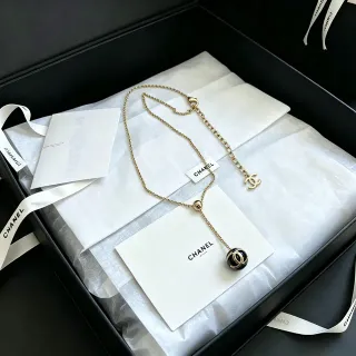 Chanel কালো সোনার লারিয়েট-স্টাইল চেইন নেকলেস