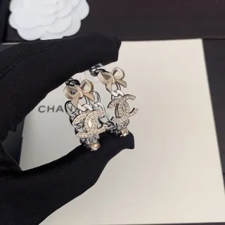 أقراط Chanel قوس & CC Pavé كريستال سلسلة