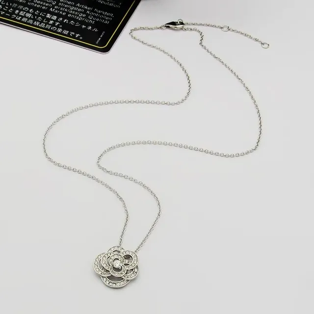 Chanel Camélia Pavé Diamond Flower Necklace 4