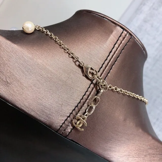 Chanel Camellia Charm Necklace 金色 珍珠 和 树脂 珠 项链 3
