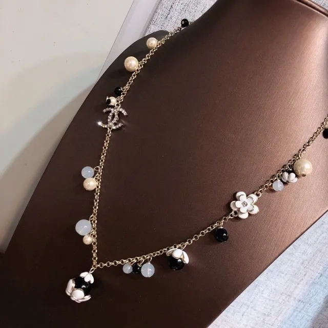 Chanel Camellia Charm Necklace 金色 珍珠 和 树脂 珠 项链 4