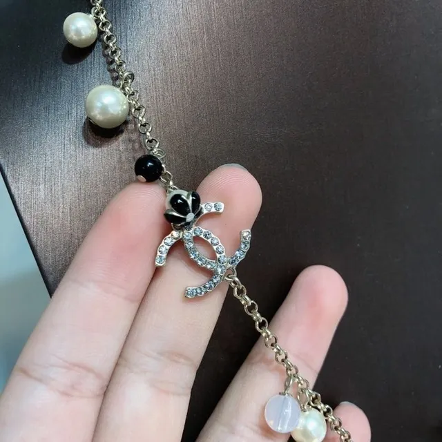 Chanel Camellia Charm Necklace 金色 珍珠 和 树脂 珠 项链 5