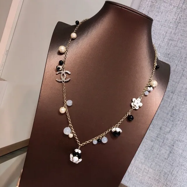 Chanel Camellia Charm Necklace 金色 珍珠 和 树脂 珠 项链 6