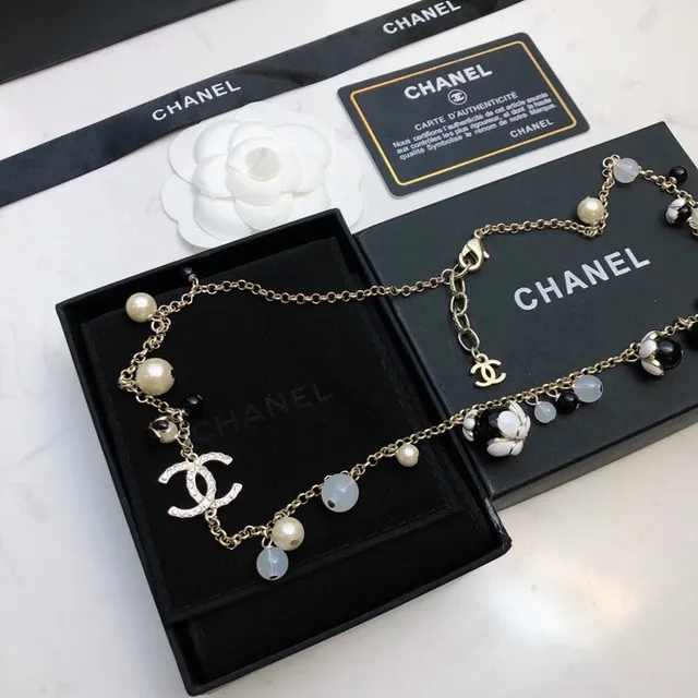 Chanel Camellia Charm Necklace 金色 珍珠 和 树脂 珠 项链 7
