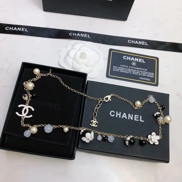 Chanel Camellia Charm Necklace 金色 珍珠 和 树脂 珠 项链 8