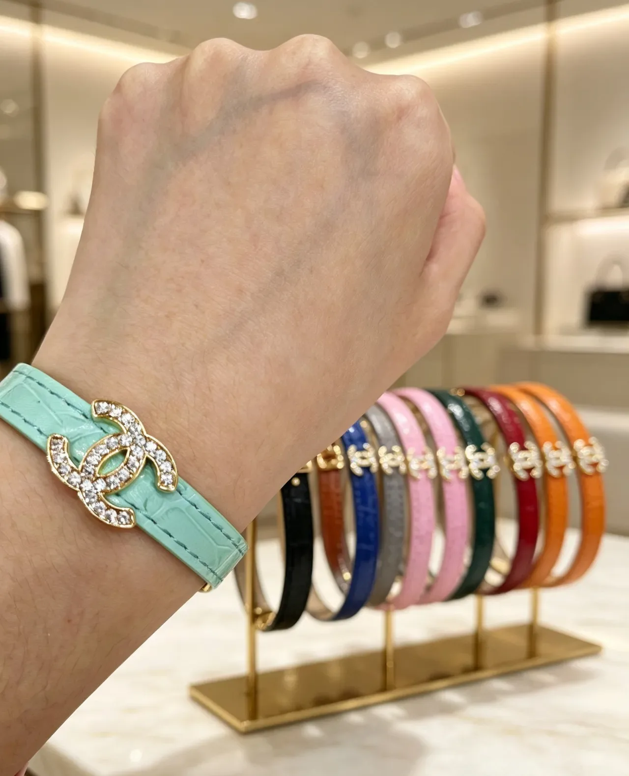 Chanel CC Belt أسود ذهبي حزام ضيق مزين بالكريستال إبزيم جلد 3