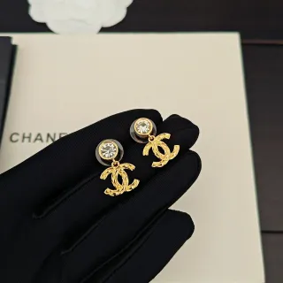 Chanel CC Drop أقراط ذهبية سوداء مكسوفة بالكريستال
