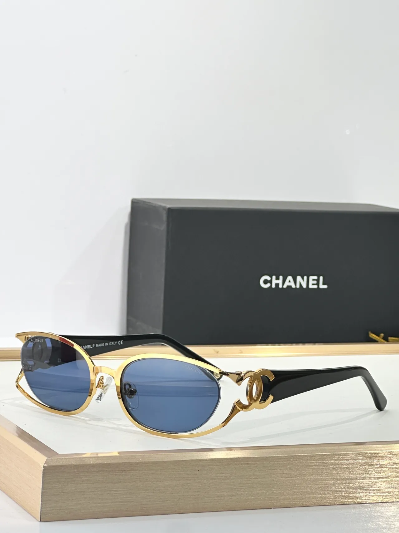 Chanel CC-Frame Dorado Negro Oval Metal Bisagra Expuesta Tornillos Gafas de Sol 7
