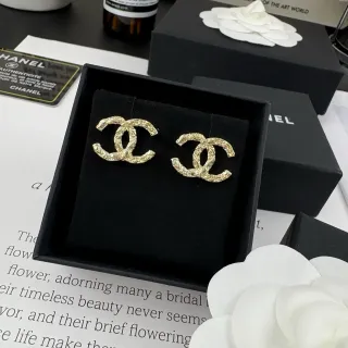 Chanel CC Logo Stud Gold Black Interlocking Textured Metal أقراط
