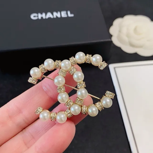 Chanel CC Pearl and Crystal Brooch 3