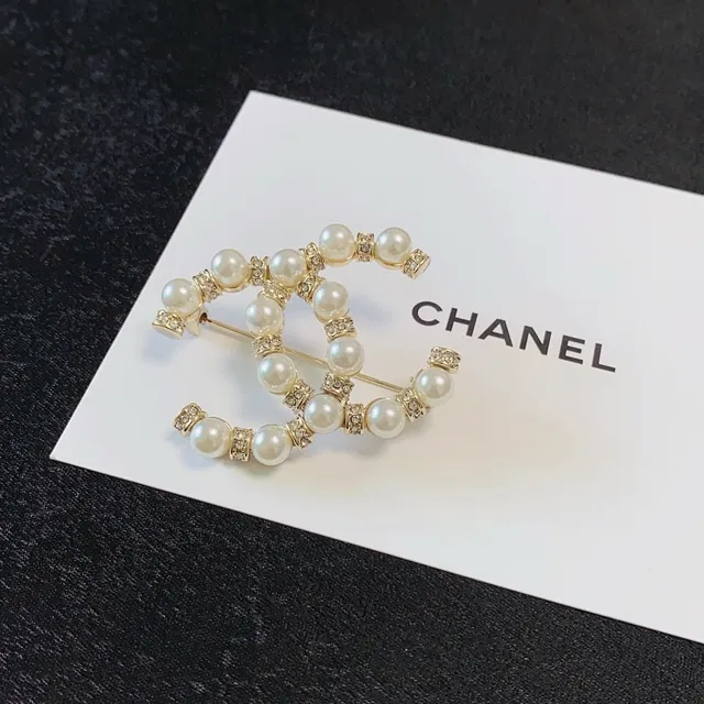 Chanel CC Pearl and Crystal Brooch 8