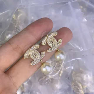 Chanel CC Boucles d'oreilles perle cristal pendantes