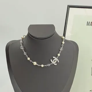 Chanel CC قلادة لؤلؤيات وكريستال