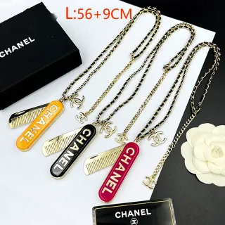 Chanel قلادة مشط تعليقة مينا سلسلة ذهبية-سوداء قلادة للنساء
