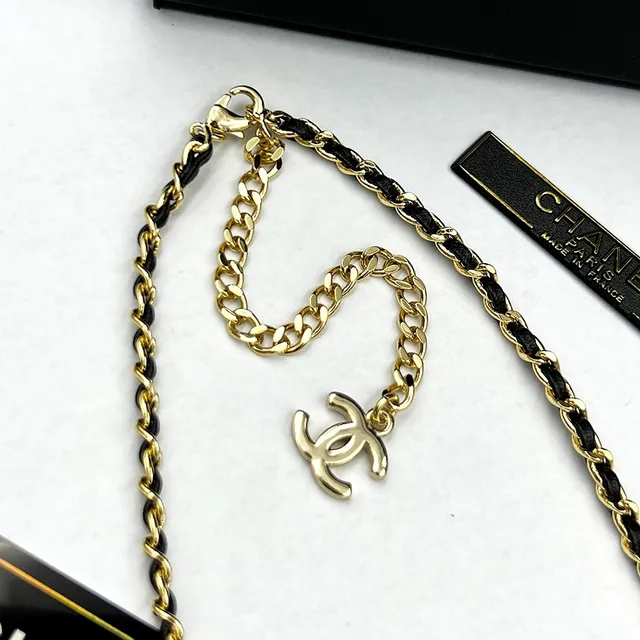 Chanel Colar de Pente Pingente de Esmalte Corrente Dourado-Preto Colar para Mulher 2