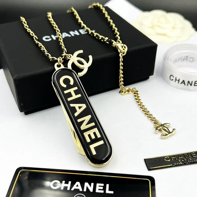 Chanel Colar de Pente Pingente de Esmalte Corrente Dourado-Preto Colar para Mulher 4