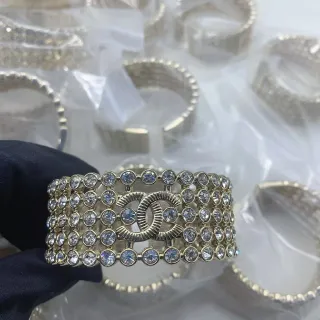 Chanel كريستال CC كوف فضي بافيه سوار
