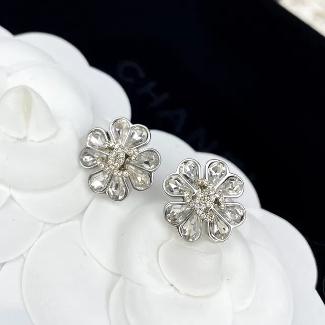 Chanel brincos com forma de flor de cristal CC Logo 2