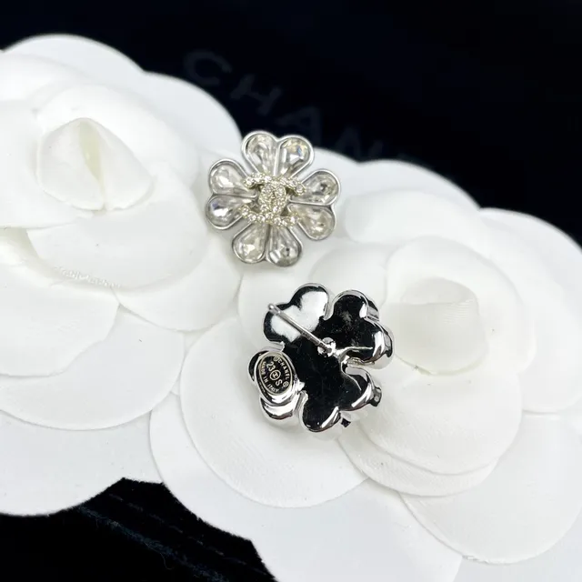 Chanel brincos com forma de flor de cristal CC Logo 3