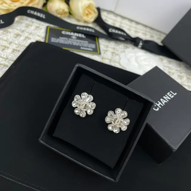 Chanel brincos com forma de flor de cristal CC Logo 6