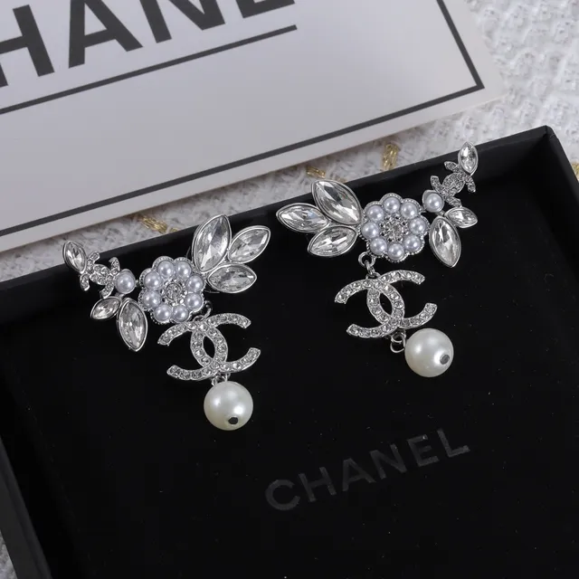 Chanel Boucles d'oreilles perles motif floral or argent 5