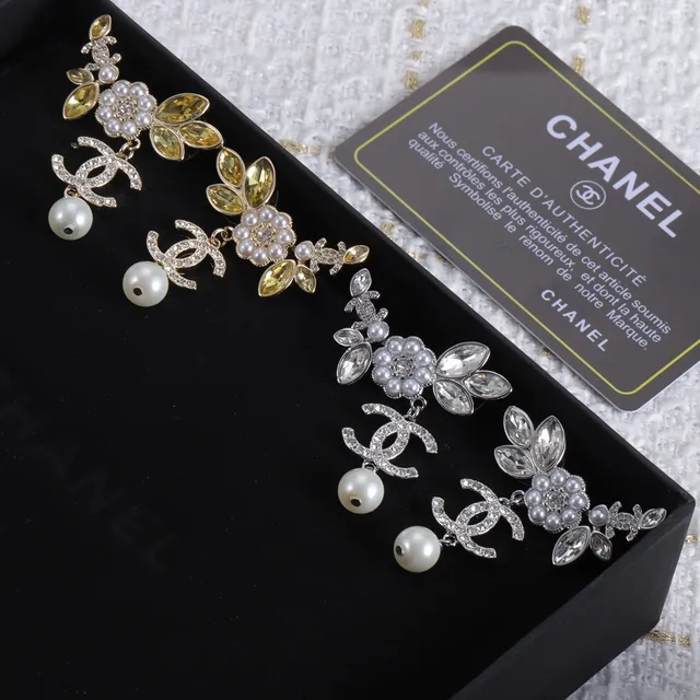 Chanel Boucles d'oreilles perles motif floral or argent 9