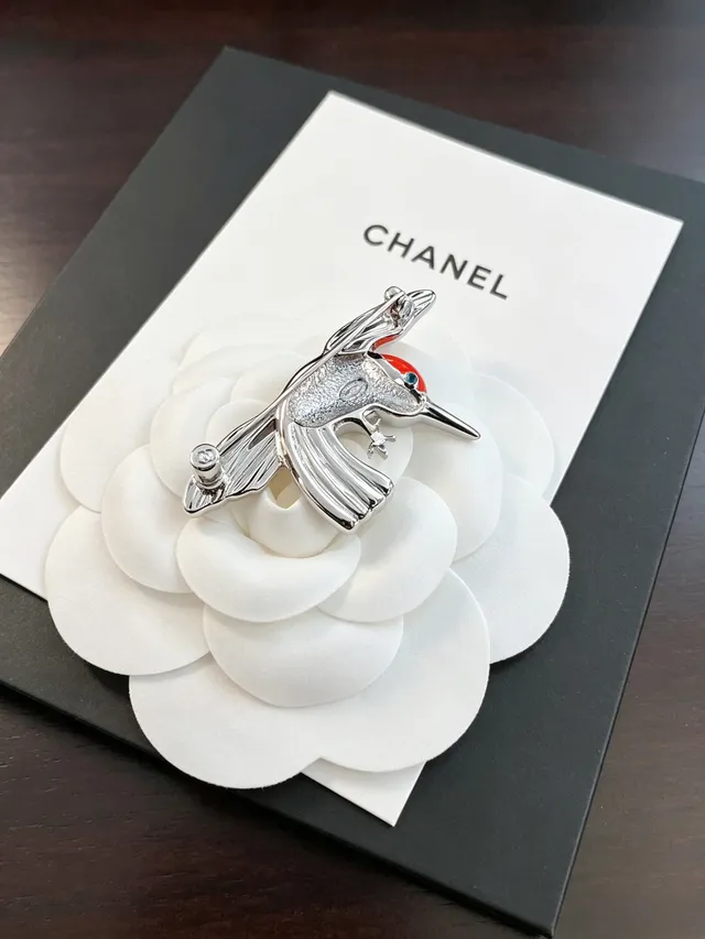 Chanel Hummingbird Brooch White Green Enamel Crystal-Embellished Brooch 5