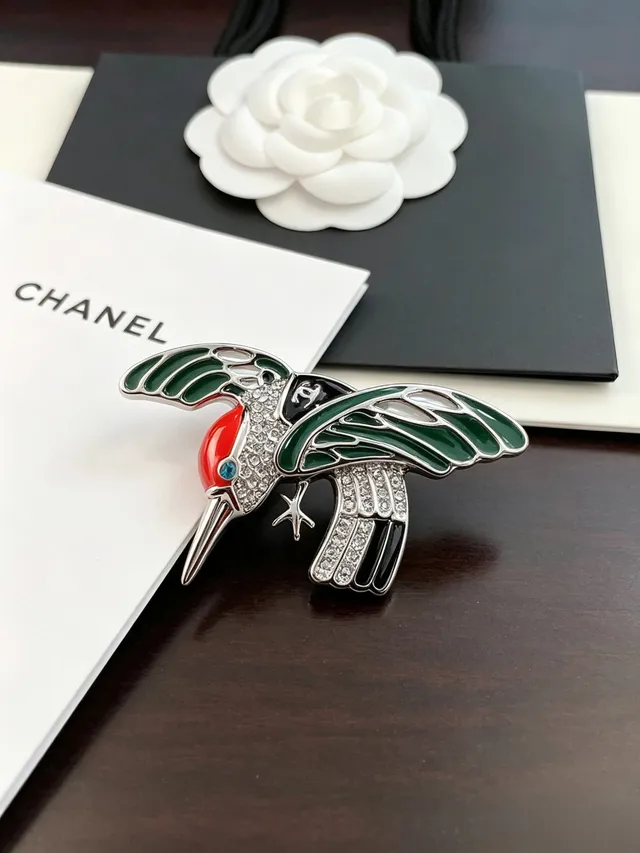 Chanel Hummingbird Brooch White Green Enamel Crystal-Embellished Brooch 7