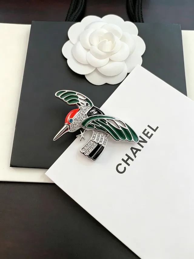 Chanel Hummingbird Brooch White Green Enamel Crystal-Embellished Brooch 8