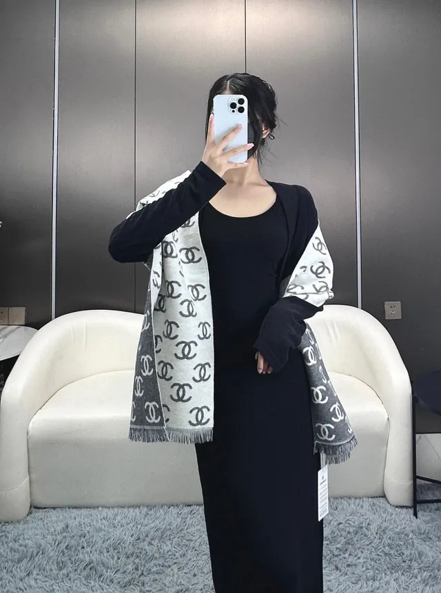 Chanel Interlocking CC Logo Print écharpe en cachemire 3