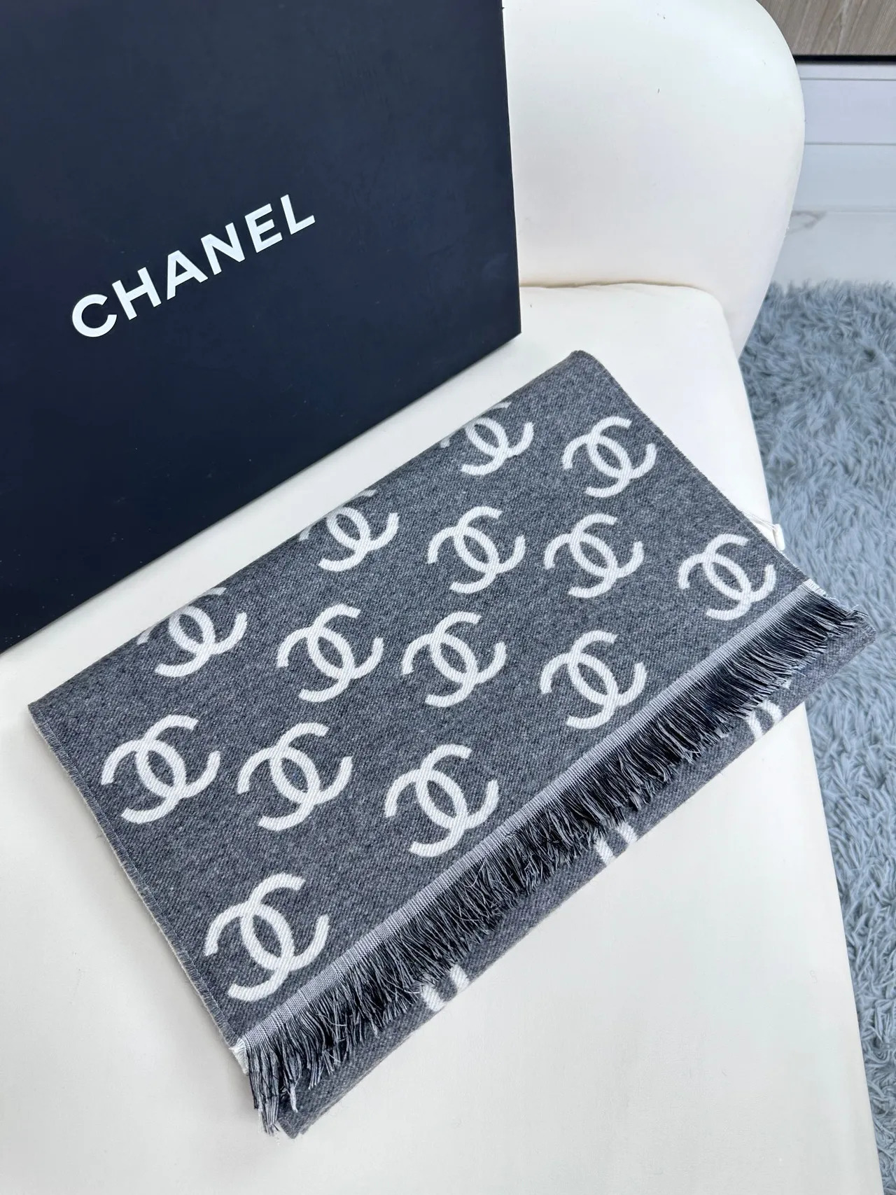 Chanel Interlocking CC Logo Print écharpe en cachemire 6
