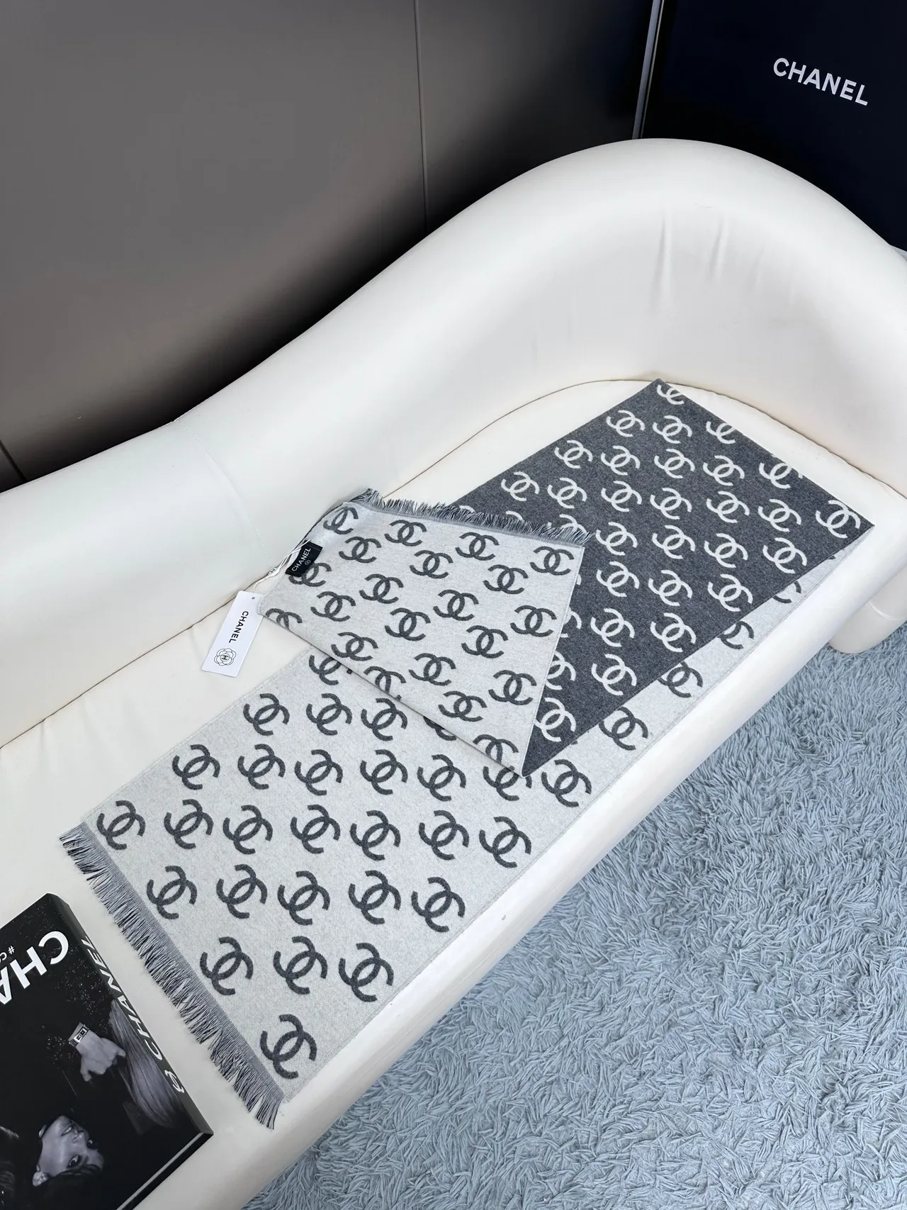 Chanel Interlocking CC Logo Print écharpe en cachemire 9