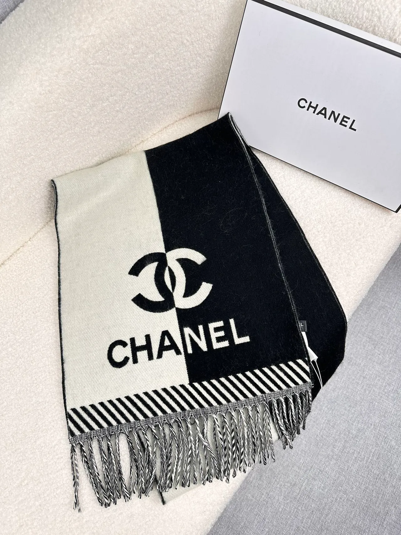 Chanel Logo Rayada Cachemira Bufanda 4